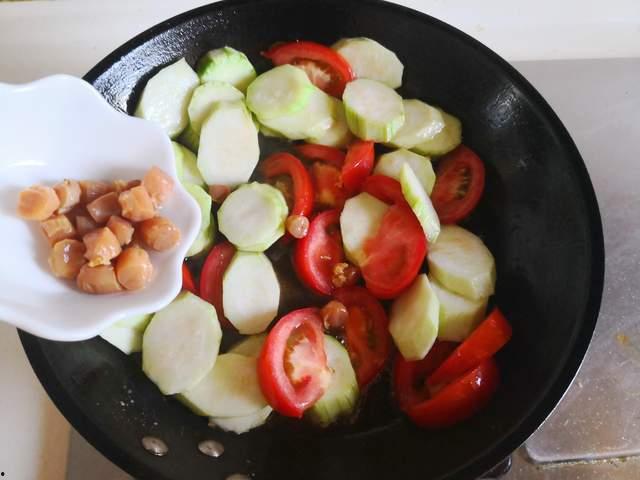 喝中药可以吃毛瓜,喝中药时巧食毛瓜，养生又美味