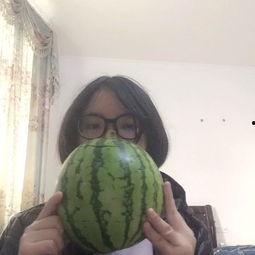 小孩吃瓜比赛视频,萌娃吃瓜大赛欢乐上演